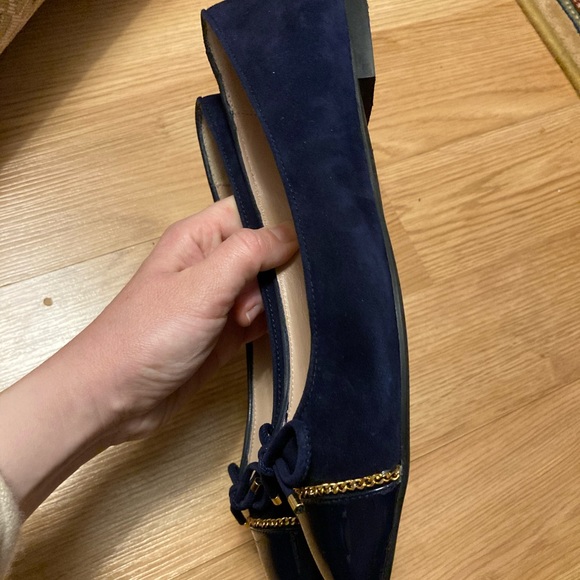 Stuart weitzman gabby chain trimmed suede flats - Picture 7 of 8